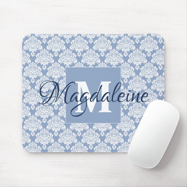 Dusty Blue & White Lacy Damask Monogram & Namn Musmatta (Med mus)