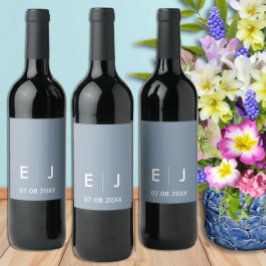 Dusty Blue & White Monogram Bröllop Vinflaska Etikett