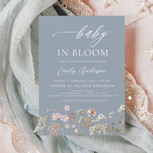 Dusty Blue Wildblomma Baby i Bloom-inbjudan (Skapare uppladdad)