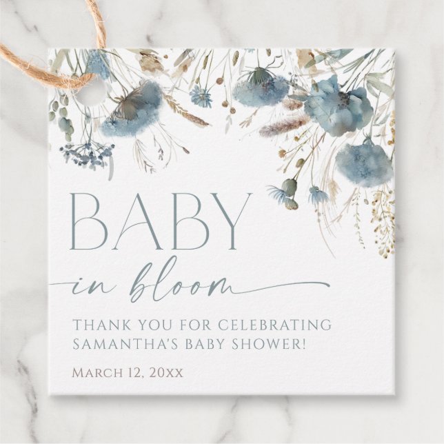 Dusty blue wildblomma baby i bloomskduschen gåvor etiketter (Framsida)