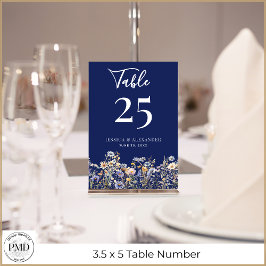 Dusty Blue Wildblommes Elegant Script Navy Bröllop Bordsnummer