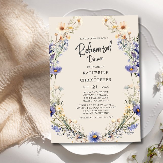 Dusty Blue Wildblommor Bröllop Rehearsal Middag Inbjudningar (BOHO Wildflowers Wedding Rehearsal Dinner Invitation with blue & yellow watercolor flowers.)