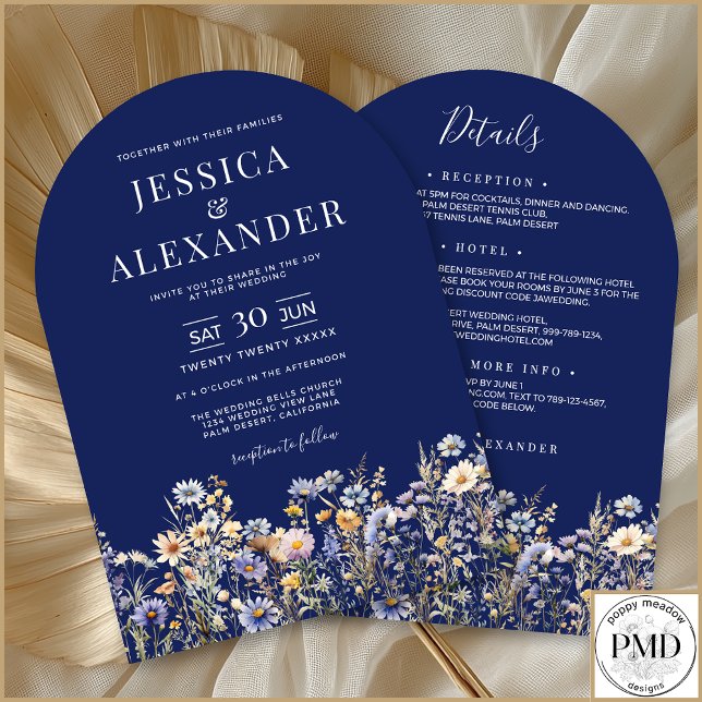 Dusty Blue Wildblommor i en flotta Bröllop Inbjudningar (Dusty Blue Wildflowers Elegan All In One Navy Wedding Invitation with Reception, Hotel, RSVP on Back)