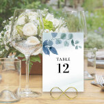 Dusty Eucalyptus Watercolor Foliage Bordsnummer<br><div class="desc">Bordsnumret Eucalytpus Wedding Reception - som du kan anpassa med vilket bordsnummer som helst. Elegantens botaniska utformning med kanopi av vattenfärg eucalpytus löv och löv med vattenfärgdimma och elegant typografi. Tema Dusty blue grått grönt färg. Bläddra i min dammiga eukalyptus-samling för matchande artiklar.</div>