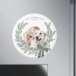 Dusty Grönt Enkel julkrans Foto till Magnet<br><div class="desc">Helgdag fotomagnet med en enkel julkrans. Om du vill ha en mer avancerad anpassning av den här designen klickar du på knappen DESIGN VERKTYG ovan!</div>