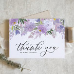 Dusty Lila Watercolor Flowers Garland Bröllop Tack Kort<br><div class="desc">Skicka tack med den här blommigten för feminin och elegant tack för ditt platta kort. Den har vattenfärgsgarland i lila ro och peonier med ett vismiskt manus. Anpassa genom att lägga till namn och meddelanden. Tack för den lila blommigten är perfekten för speciella evenemang som bröllop och personkort.</div>