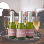 Dusty Ro Bridesmaid Simple Stylized Script<br><div class="desc">Självhäftande etiketter för ditt minimousserande vin flaskor som har ett trendig,  dammig ro färg och "Bridesmaid" tryckt med vitt,  stiliserat skript. En underbar idé när du lägger ut dina brudtärnor och planerar för en bachelorette-fest!</div>