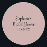 Dusty Ro Bröllop Anpassningsbar Ljus rosa Möhippa Runt Klistermärke<br><div class="desc">Designad med en solid dammig ro färg och anpassningsbar för möhippa är detta underbart för bröllop,  möhippor etc. som du kan anpassa för andra händelser som babydusch,  födelsedagar,  bachelorette med mera!</div>