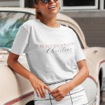 Dusty Rosa Bold Script Calligraphy Bridesmaid Namn T Shirt<br><div class="desc">Fira din bachelorette med den här eleganten,  minimalistisk t-shirt,  med fet dammig rosa typografi och elegant calligraphy namn. Lägg enkelt till dina egna uppgifter genom att klicka på alternativet "anpassa".</div>