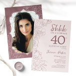 Dusty Rosa Mauve Photo Surprise 40:e födelsedagen Inbjudningar<br><div class="desc">Blommigt dammig rosa och kan överraska 40-årsfestsinbjudan med ditt foto på baksidan av kortet. Trendiget boho har ändå modern femininin design med botaniska accenter och typsnitt för skrivstil. Enkel perfekt för inbjudan-kort i blommigt för en snyggt kvinnlig överraskning i firande. Kan anpassas till vilken ålder som helst. Skrivna Zazzle-inbjudningar eller...</div>