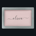 Dusty Rosa Modern Script Girly Monogram Namn<br><div class="desc">Dusty Rosa Simple Script Monogram Namn Bälte Buckle. Detta gör perfekt studenten,  söt 16 16,  18,  21,  30,  40,  50,  60,  70,  80,  90:e,  100-årsdag,  bröllop,  möhippa,  årsdag,  babydusch eller bachelorette-gåva till någon som glam lyx och chic stilar.</div>