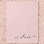 Dusty Rosa Modern Script Girly Monogram Namn Fleecefilt<br><div class="desc">Svart och  Dusty Rosa Simple Script Monogram Namn och Initial Fleece Blanket. Det gör perfekten söt 16-årsjubileum,  bröllop,  möhippa,  årsdag,  babydusch eller bachelorette-fest för någon som glam lyxen och chic stilar i kärlek.</div>