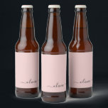 Dusty Rosa Modern Script Girly Monogram Namn Ölflaska Etikett<br><div class="desc">Dusty Rosa Simple Script Monogram Namn Beer Flaska-etikett. Det gör perfekten söt 16-årsjubileum,  bröllop,  möhippa,  årsdag,  babydusch eller bachelorette-fest för någon som glam lyxen och chic stilar i kärlek.</div>