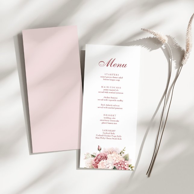 Dusty Rose Hydrangea Bröllopsmenykort Meny (Modern Elegant Dusty Rose Hydrangea Wedding Menu on a sunny white table.)