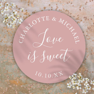 Dusty Rose Love Is Sweet Bröllopsgåva Runt Klistermärke