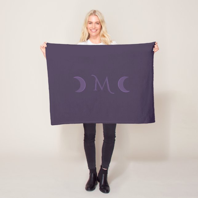 Dusty Violet Crescent Måne Monogram Fleecefilt (På plats)