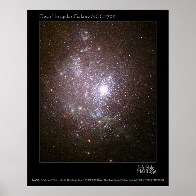Dwarf Galaxy NGC 1705 Hubble Telescope Poster (Framsidan)