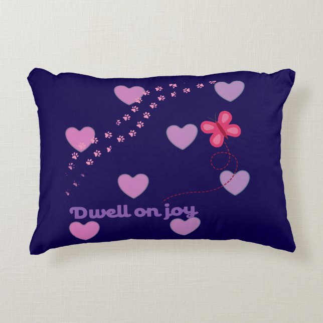dwell on joy hearts and paw prints accent pillow prydnadskudde (Framsidan)