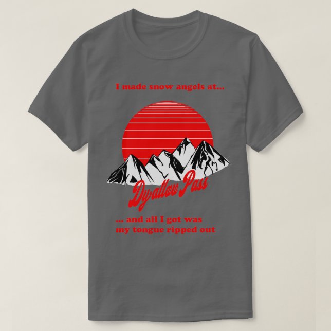 Dyatlov Pass commemorative t T Shirt (Design framsida)