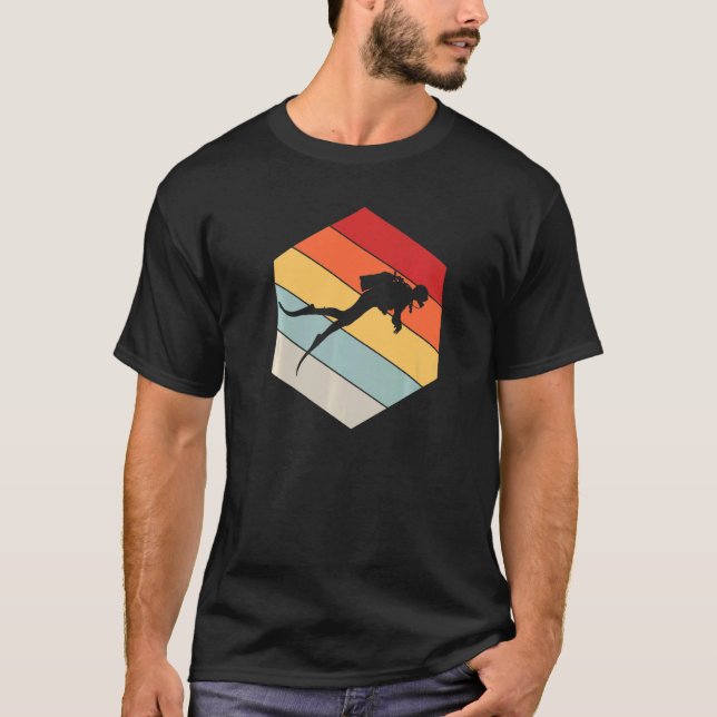 Dyka Diviveaster Geometric Distress Vinta T Shirt (Framsida)