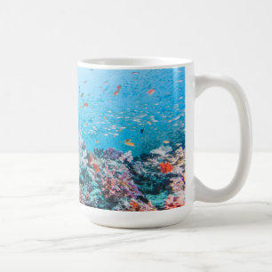 Dyka med den färgrika reven och korall kaffemugg
