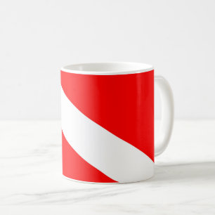 dykare med rött diagonalmått för flagga kaffemugg