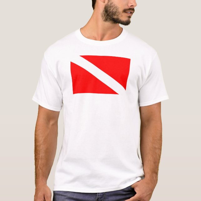 dykare med rött diagonalmått för flagga t shirt (Framsida)