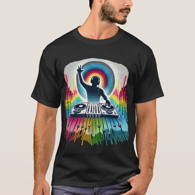 Dynamic DJ Silhouette T-Shirt med Vibrant Equaliz (Framsida)