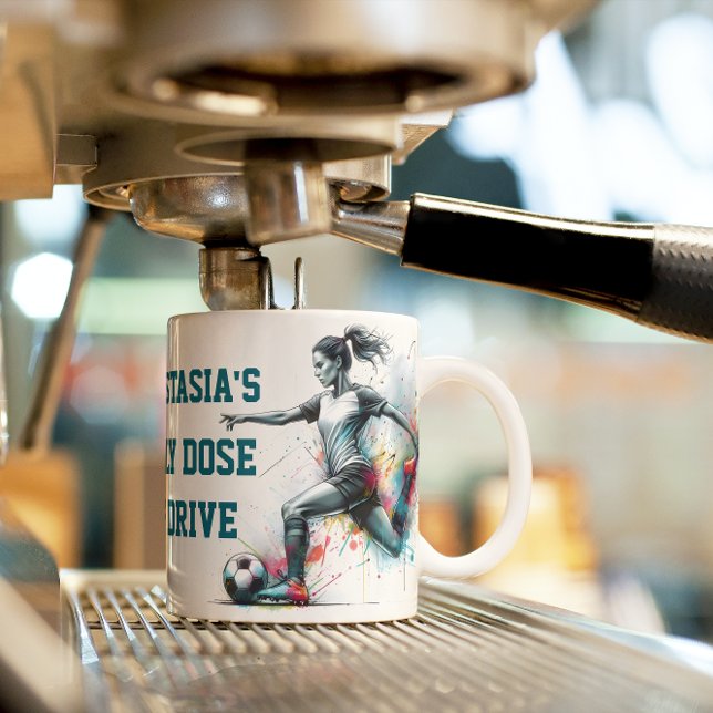 Dynamisk fotbollsspelaraktion - motivation kaffemugg (Skapare uppladdad)