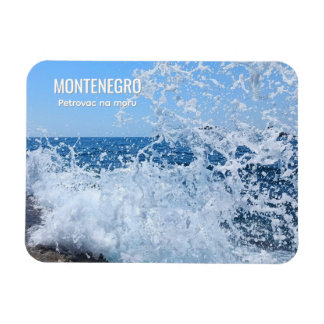 Dynamiskt Adriatiska havet stänk i Petrovac Monten Magnet