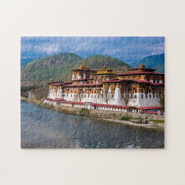 Dzong-byggnad vid flod pussel (Horisontell)