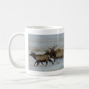 E64 Älgstuttdjur springer i snön Kaffemugg