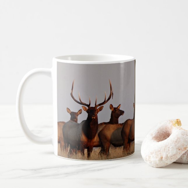 E66 Bull Elk and Cows Kaffemugg (Med munk)