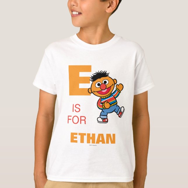 E är till Ernie | Lägg till ditt namn Tee (Framsida)