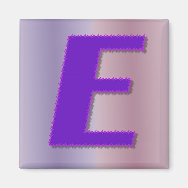 E lila monogram magnet (Framsidan)