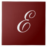 E Monogram Initial White på måndag Kakelplatta<br><div class="desc">Classic White Brev Monogram på Mörk Red Background,  E.</div>