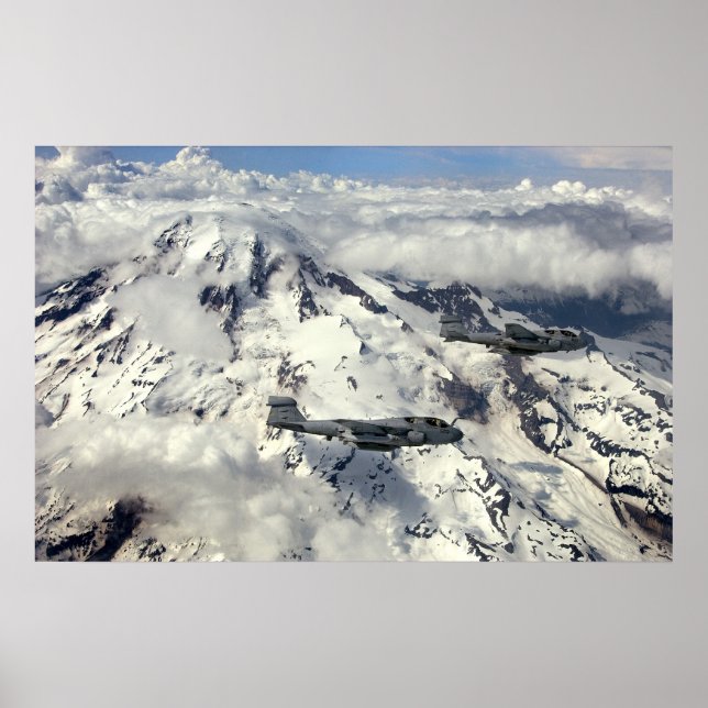 EA--6Bperson som stryker omkring och Mount Rainier Poster (Framsidan)