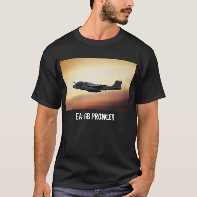 EA--6Bperson som stryker omkring Tee (Framsida)