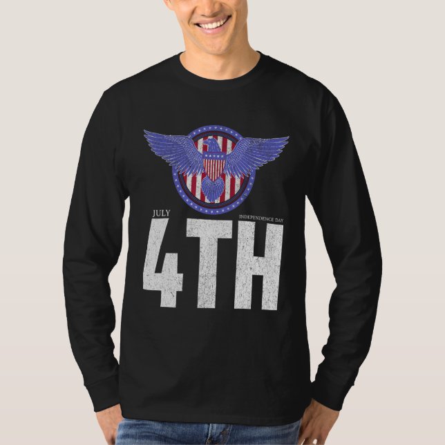 Eagle Badge Independence Day with American Happy 4 T Shirt (Framsida)