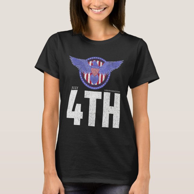 Eagle Badge Independence Day with American Happy 4 T Shirt (Framsida)