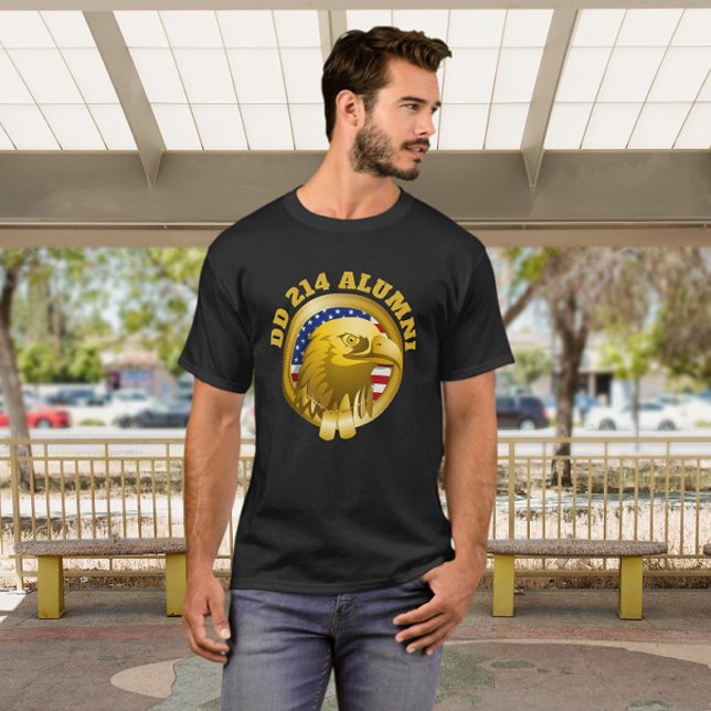 Eagle Guld Emblem USA flagga | DD 214 Alumni Black T Shirt (Skapare uppladdad)
