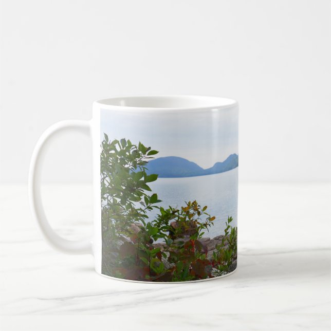 Eagle Lake och röda lönnlöv I Kaffemugg (Vänster)