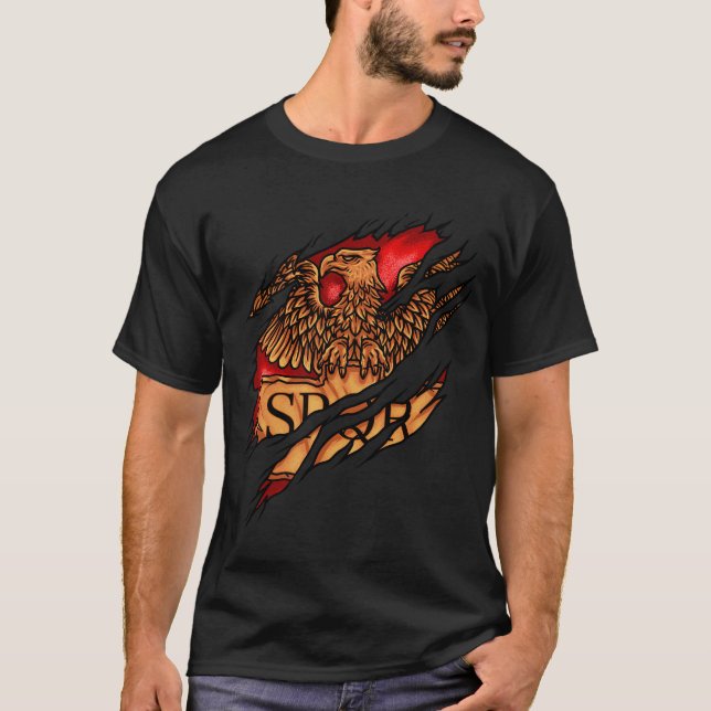 Eagle of Glory: Upplyft SPQR-Flagga i Rom T Shirt (Framsida)
