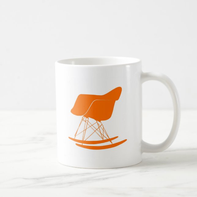 Eames vippastol i orange kaffemugg (Höger)