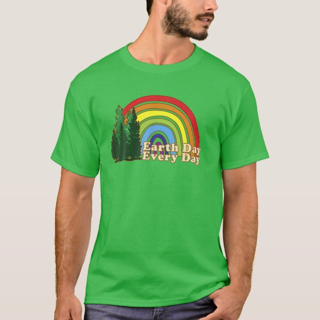 Earth Day Everyday Rainbow Pine Tree Design T Shirt (Framsida)