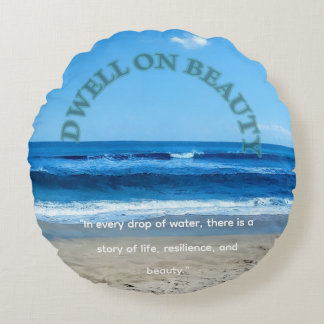 Earth day pillow coastal beach scene rund kudde