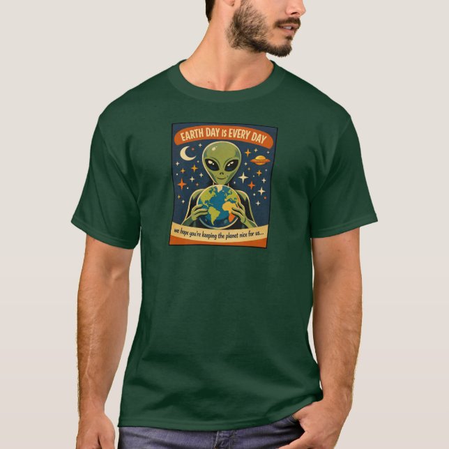 Earth Day retro alien space illustration T Shirt (Framsida)