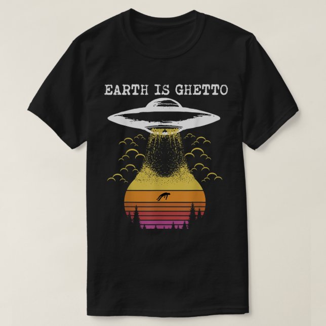 Earth Is Ghetto Funny Alien UFO Design T Shirt (Design framsida)
