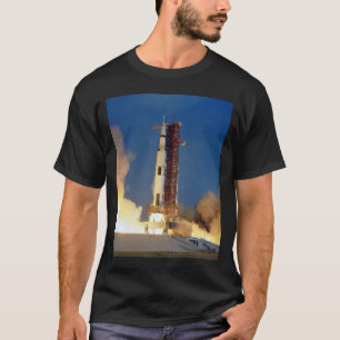 Earth Shakes as Saturn V Blazes Skyward till Måne T Shirt