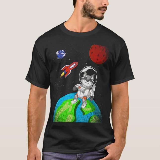 Earth Space Forest Animal Rocket Astronaut Raccoon T Shirt (Framsida)